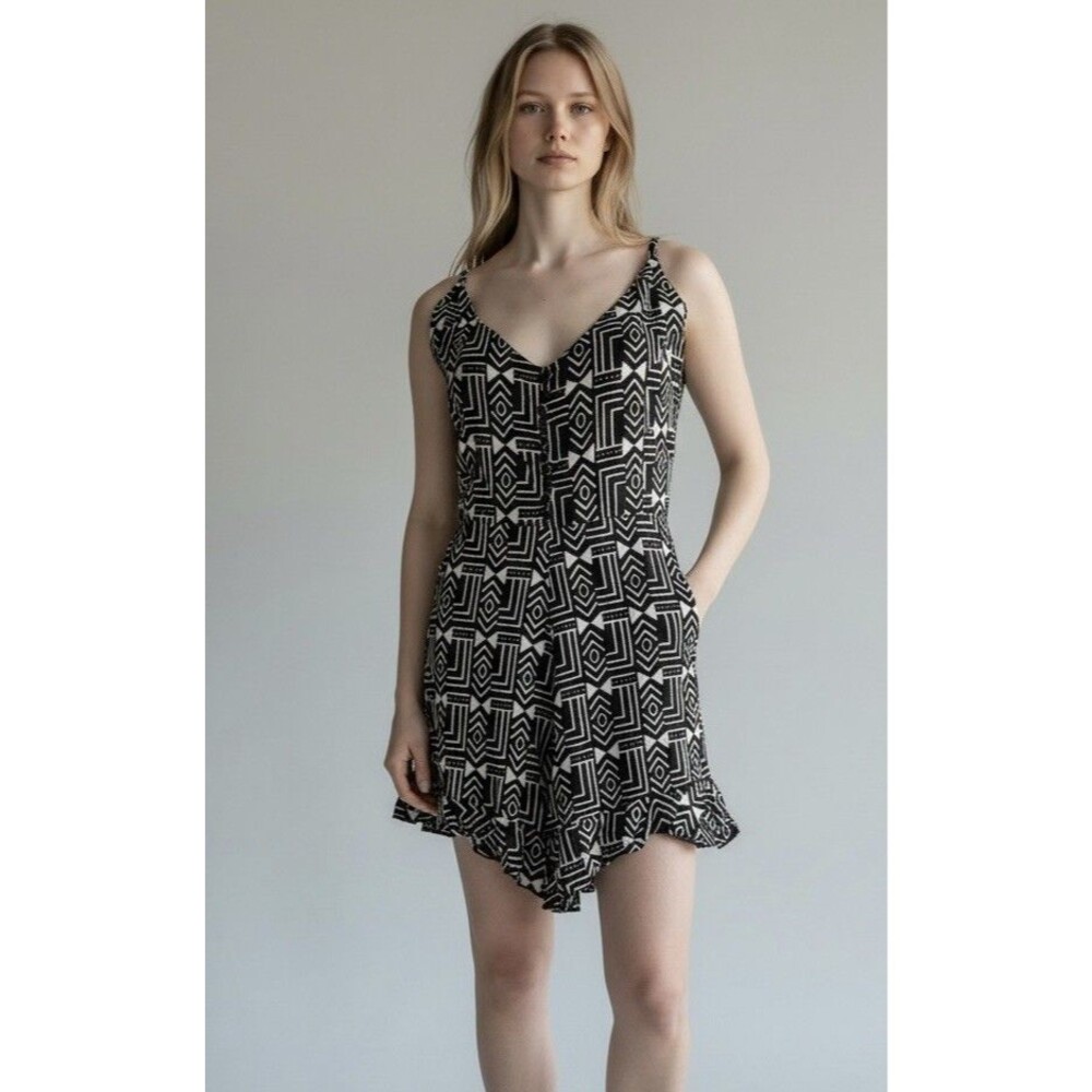 KP PHILLIPS DESIGN Black and white shorts jumper with a boho from Costa Rica